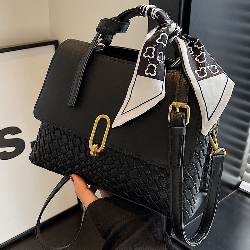 Trendy small handbags for women, versatile for autumn 2026, new retro shoulder/crossbody bag with textured handle - Black-BG-01